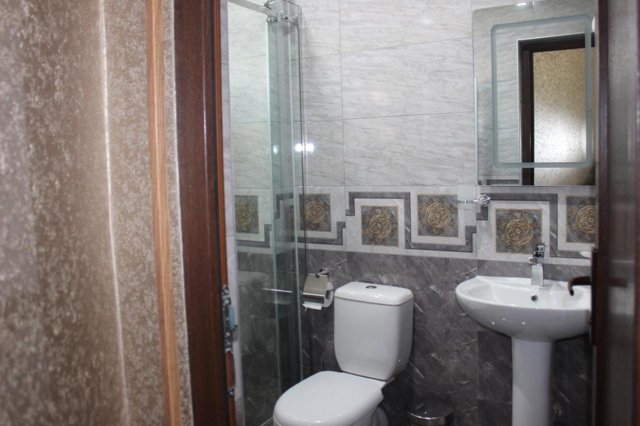 Hotel Tarasa Kutaisi Ngoại thất bức ảnh