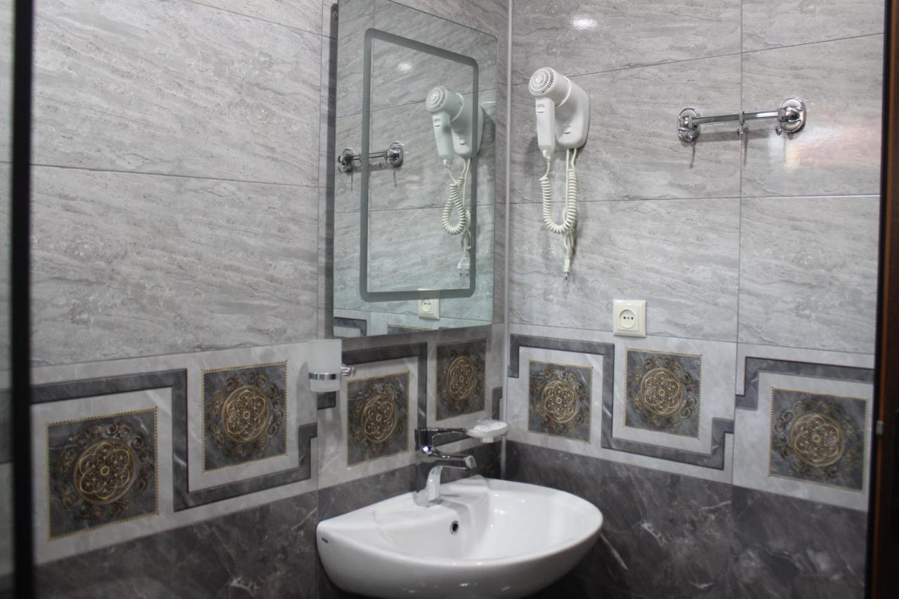 Hotel Tarasa Kutaisi Ngoại thất bức ảnh